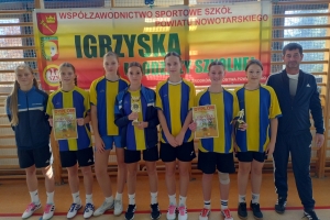 IGRZYSKA MŁODZIEŻY SZKOLNEJ OŚRODKA RABKA ZDRÓJ  w HALOWEJ PIŁCE NOŻNEJ DZIEWCZĄT