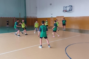 NAJMŁODSI PIŁKARZE RĘCZNI OŚRODKA SPORTOWEGO PIENINY ZAGRALI O AWANS DO ZAWODÓW POWIATOWYCH