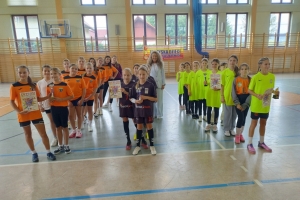 IGRZYSKA DZIECI OŚRODKA RABKA ZDRÓJ  w HALOWEJ PIŁCE NOŻNEJ DZIEWCZĄT