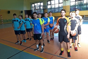 Powiatowe Igrzyska Młodzieży Szkolnej w koszykówce 3x3 chłopców 