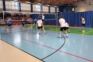 METALKA WYWALCZYŁA PIERWSZE MIEJSCE PO  MECZU NA WYSOKIM POZIOMIE Z GOSZCZEM W LICEALIADZIE OŚRODKA SPORTOWEGO NOWY TARG W SIATKÓWCE CHŁOPCÓW 